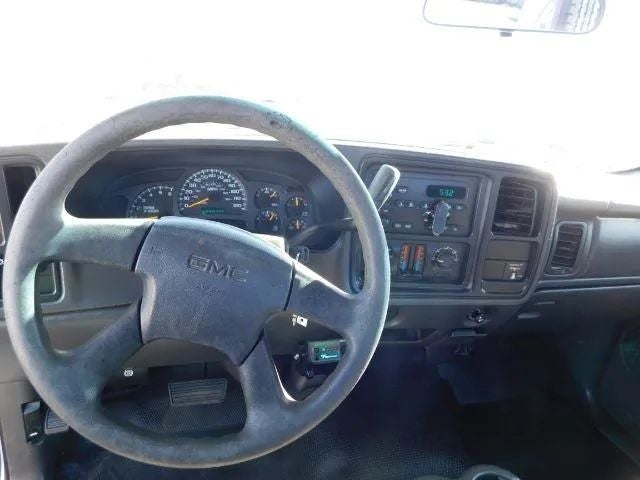 2005 GMC Sierra 3500 Regular Cab & Chassis 161.5" W.B. 2D