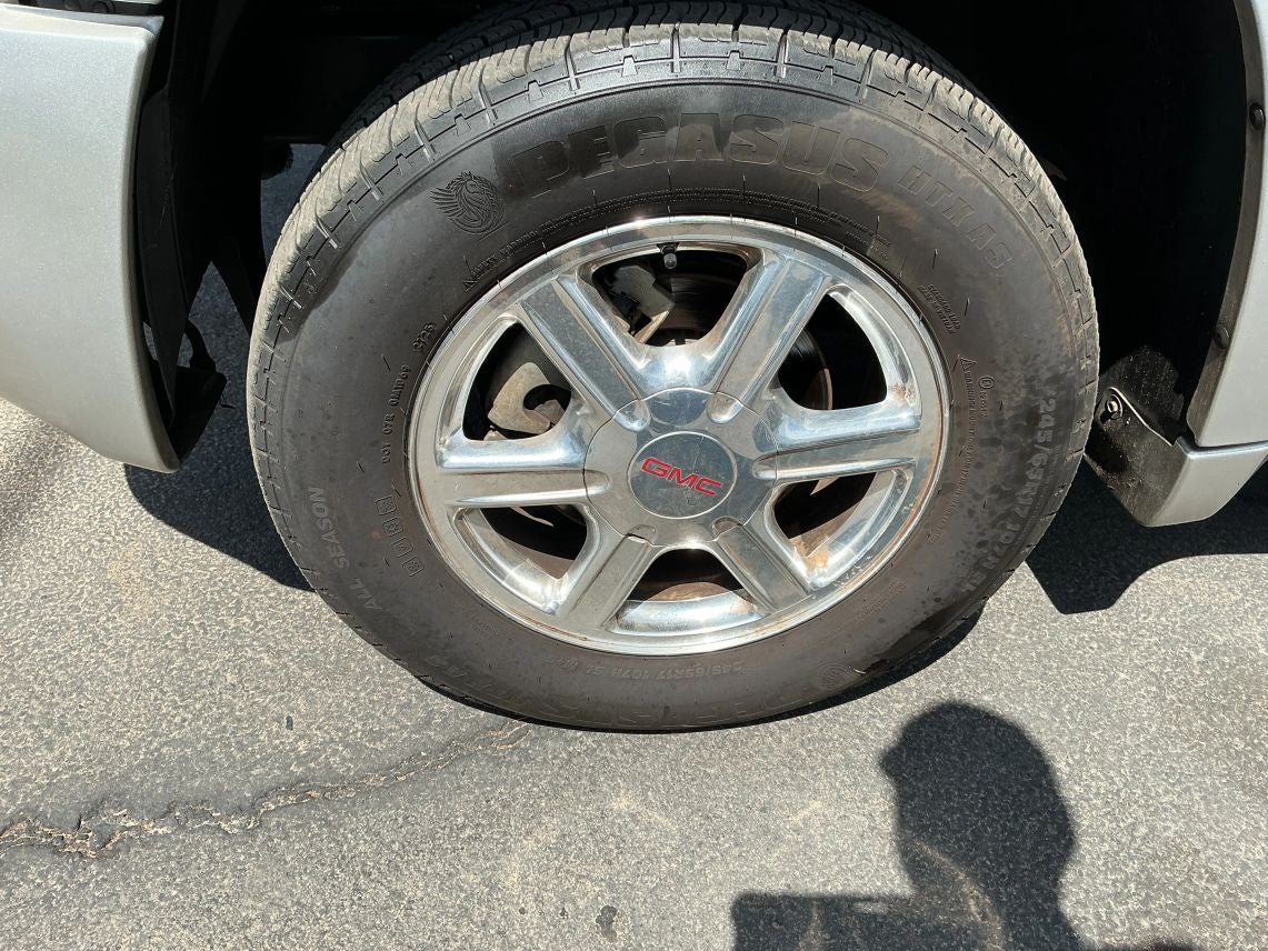 2008 GMC Envoy SLE Sport Utility 4D
