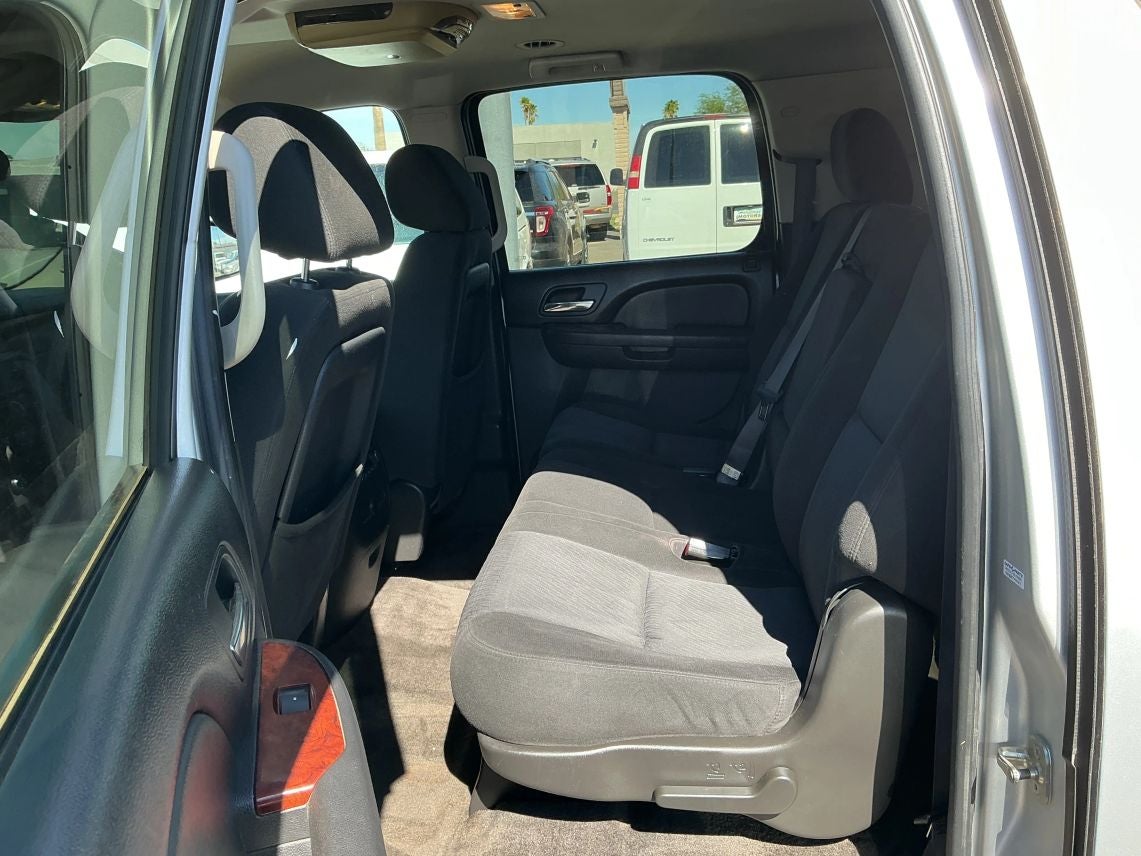 2011 GMC Yukon XL 1500 SLE Sport Utility 4D