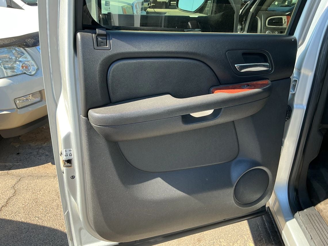 2011 GMC Yukon XL 1500 SLE Sport Utility 4D