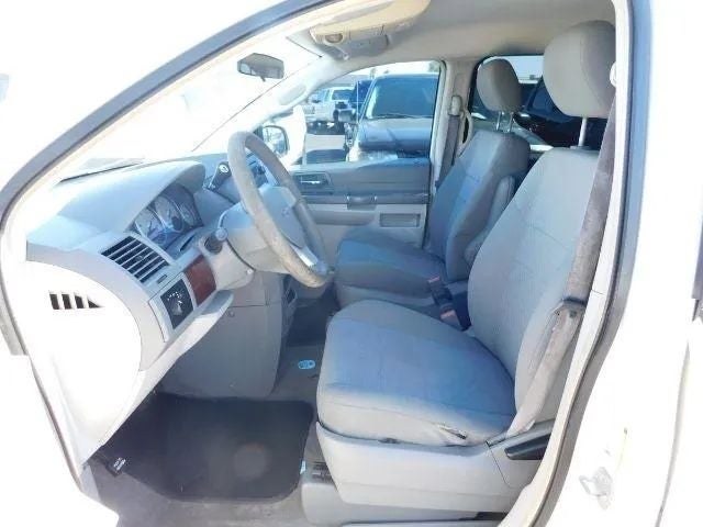 2010 Chrysler Town & Country SPORTS VAN LX