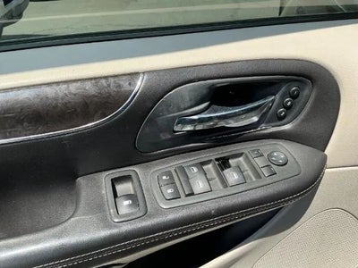 2011 Chrysler Town & Country Limited Minivan 4D
