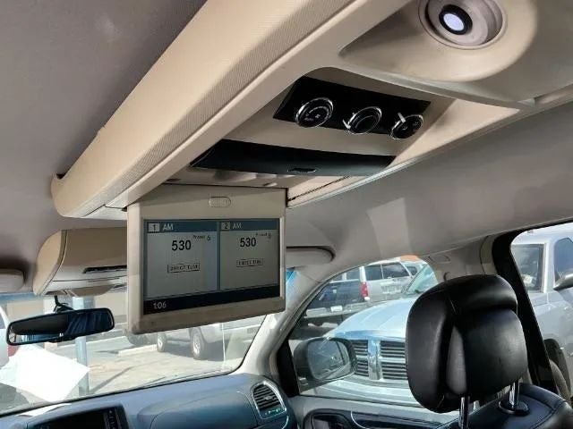 2011 Chrysler Town & Country Limited Minivan 4D