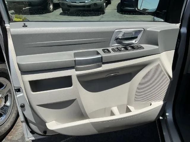 2008 Chrysler Town & Country Touring Minivan 4D