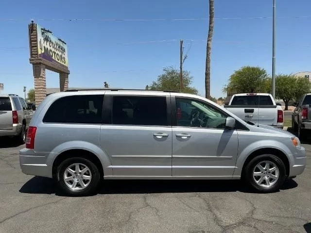 2008 Chrysler Town & Country Touring Minivan 4D