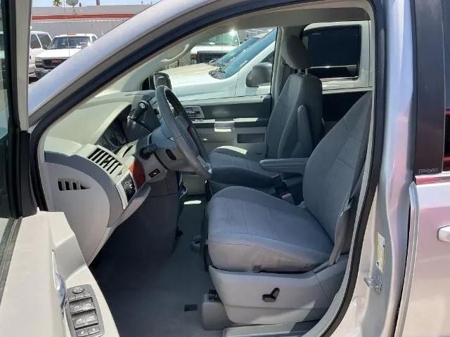 2008 Chrysler Town & Country Touring Minivan 4D
