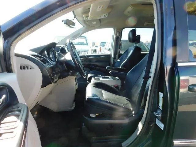 2014 Chrysler Town & Country Touring Minivan 4D