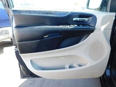 2014 Chrysler Town & Country Touring Minivan 4D