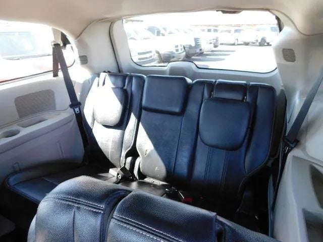 2014 Chrysler Town & Country Touring Minivan 4D