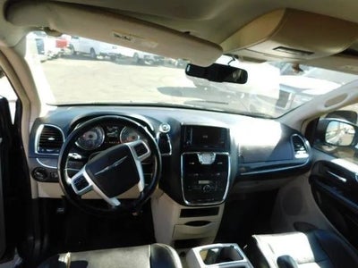 2014 Chrysler Town & Country Touring Minivan 4D