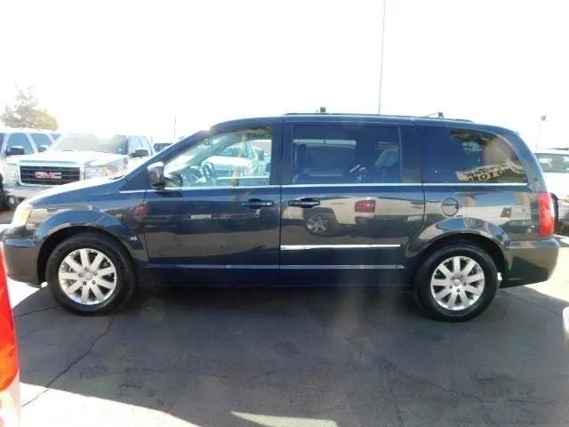 2014 Chrysler Town & Country Touring Minivan 4D