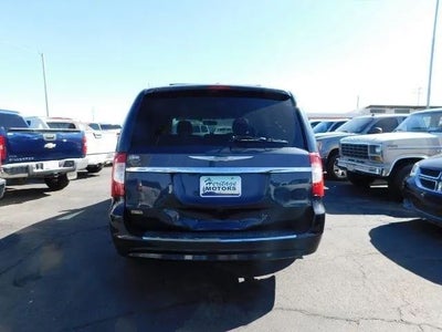 2014 Chrysler Town & Country Touring Minivan 4D