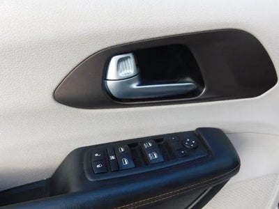 2017 Chrysler Pacifica Touring Minivan 4D