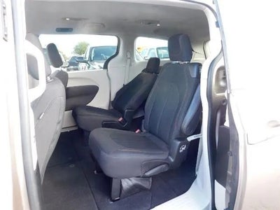 2017 Chrysler Pacifica Touring Minivan 4D