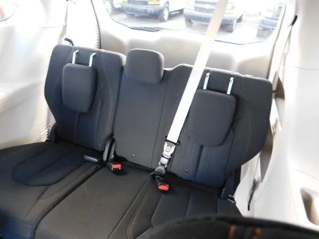 2017 Chrysler Pacifica Touring Minivan 4D