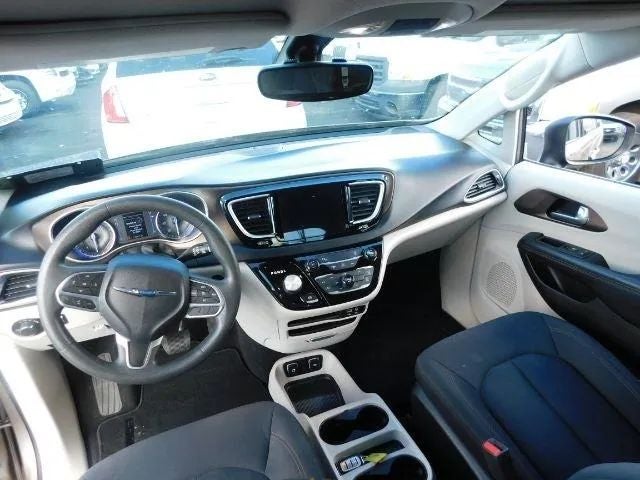2017 Chrysler Pacifica Touring Minivan 4D