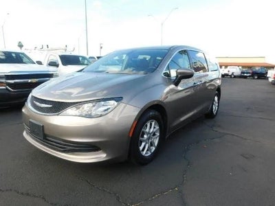 2017 Chrysler Pacifica Touring Minivan 4D