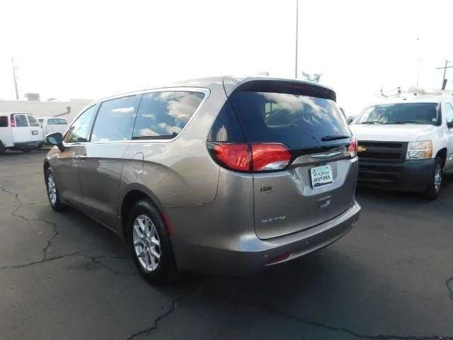 2017 Chrysler Pacifica Touring Minivan 4D