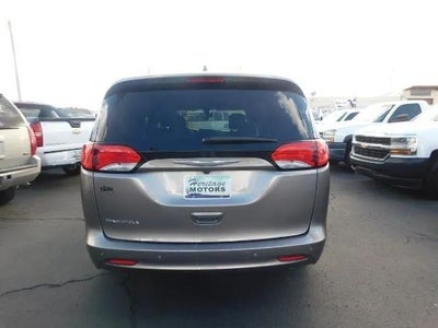 2017 Chrysler Pacifica Touring Minivan 4D