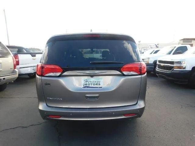 2017 Chrysler Pacifica Touring Minivan 4D