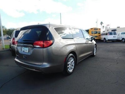 2017 Chrysler Pacifica Touring Minivan 4D