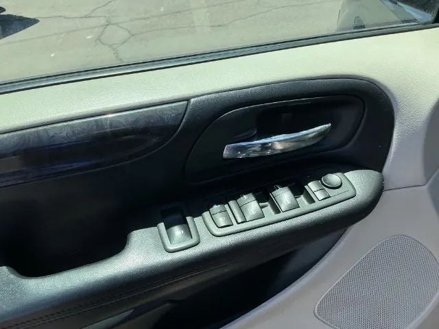 2013 Dodge Grand Caravan Passenger SXT Minivan 4D