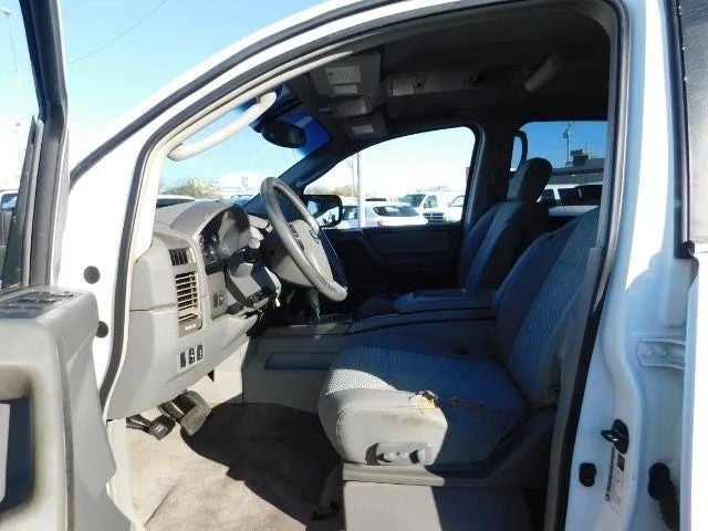 2004 Nissan Pathfinder Armada SE Sport Utility 4D
