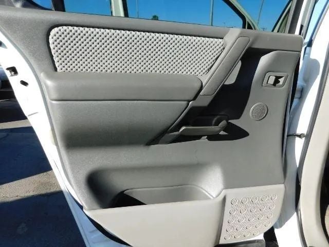 2004 Nissan Pathfinder Armada SE Sport Utility 4D