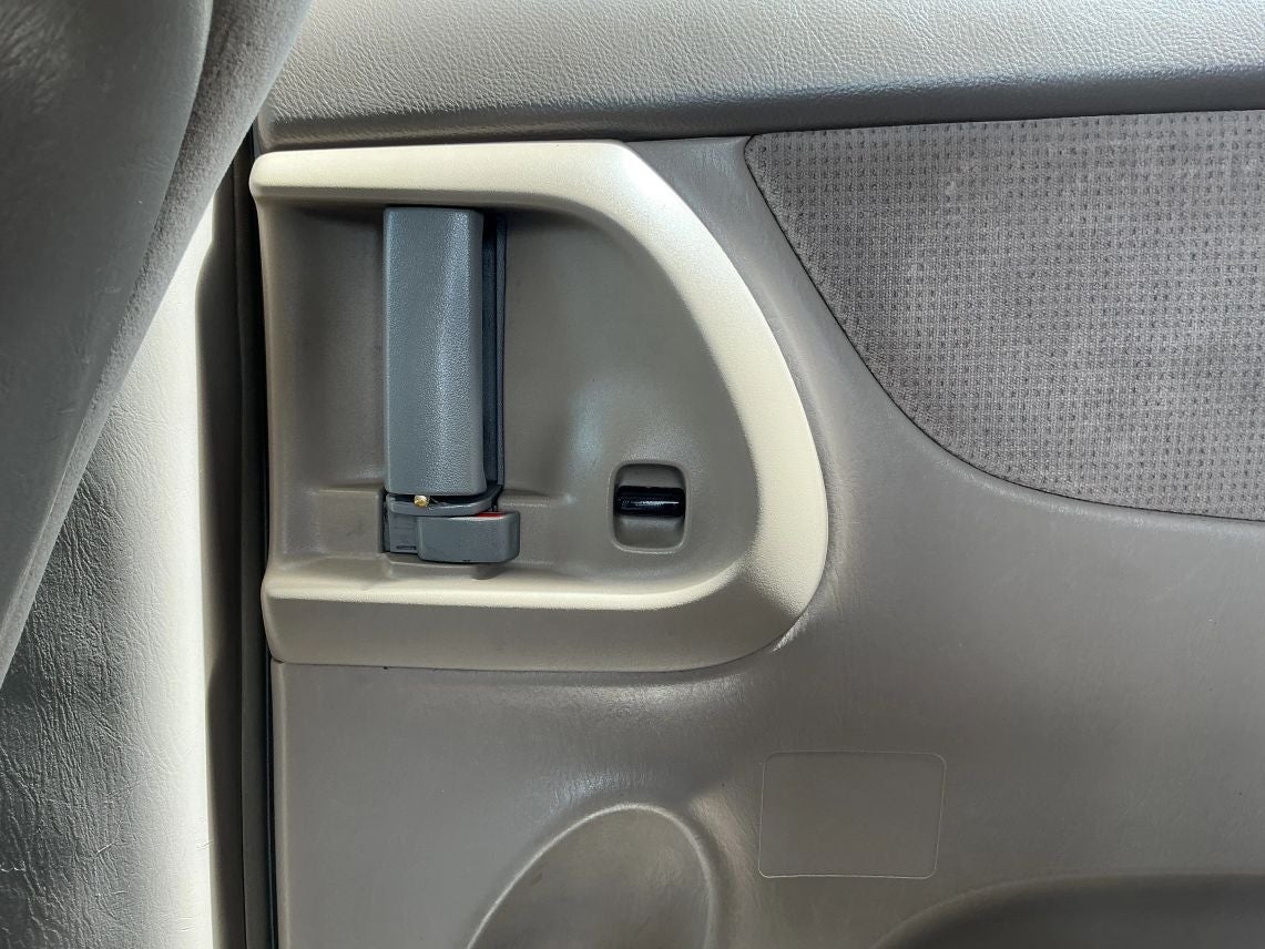 2004 Toyota Sienna LE Minivan 4D