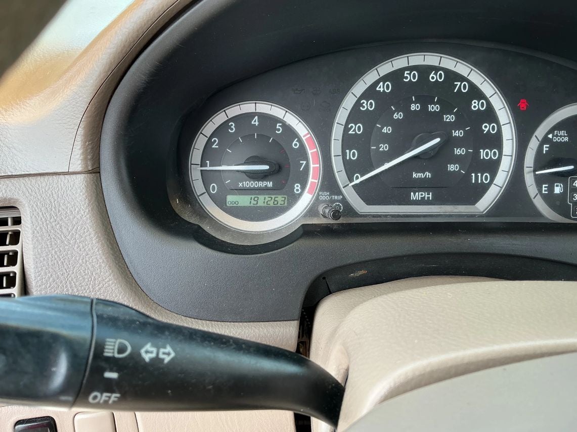 2004 Toyota Sienna LE Minivan 4D