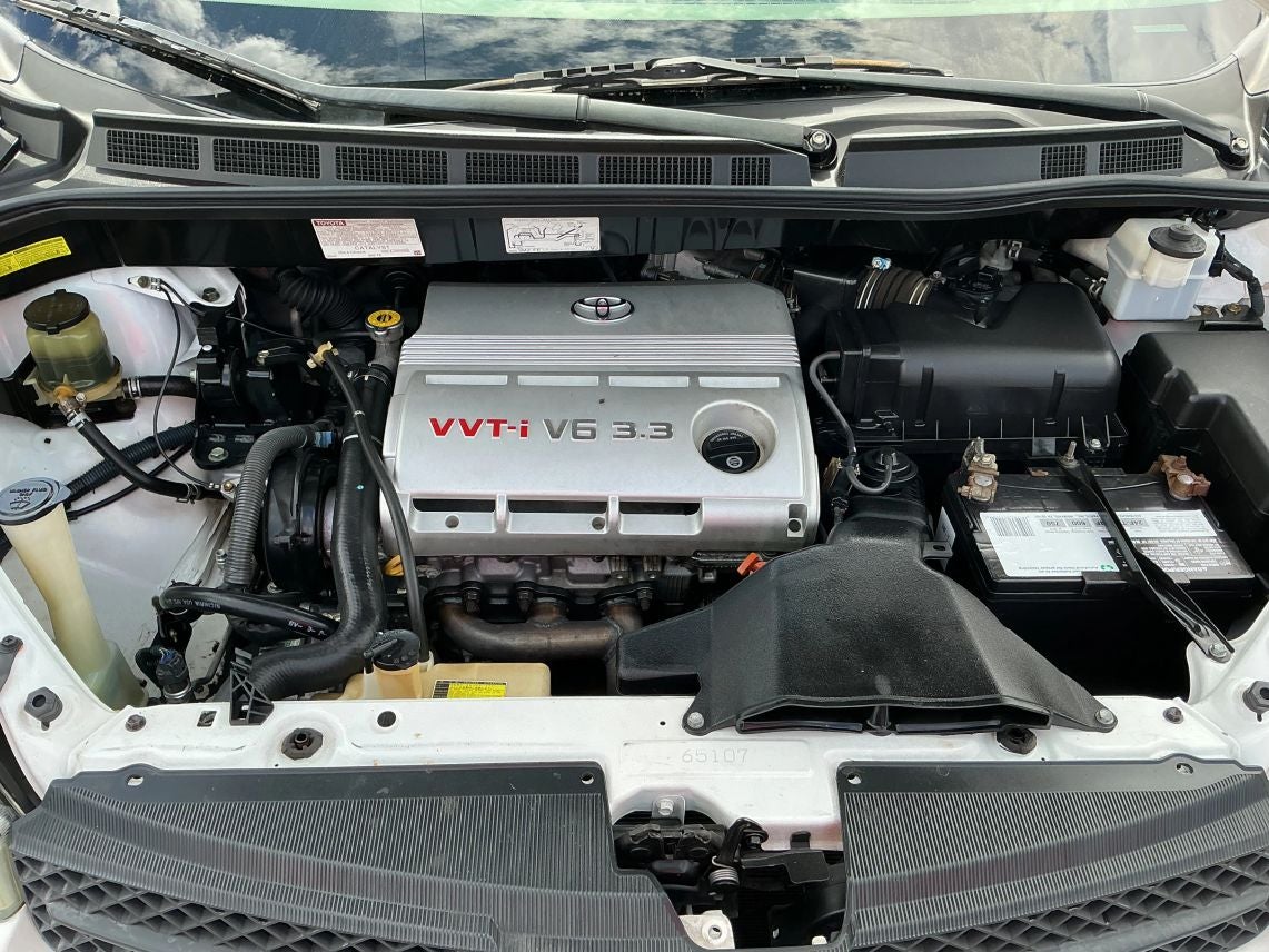 2004 Toyota Sienna LE Minivan 4D