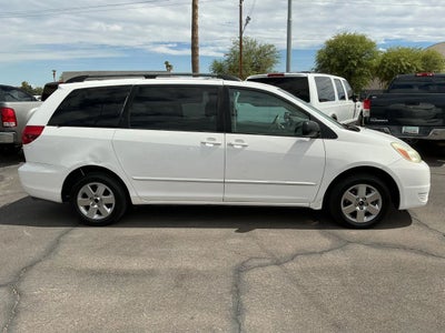 2004 Toyota Sienna LE Minivan 4D