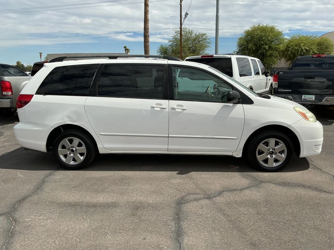 2004 Toyota Sienna LE Minivan 4D
