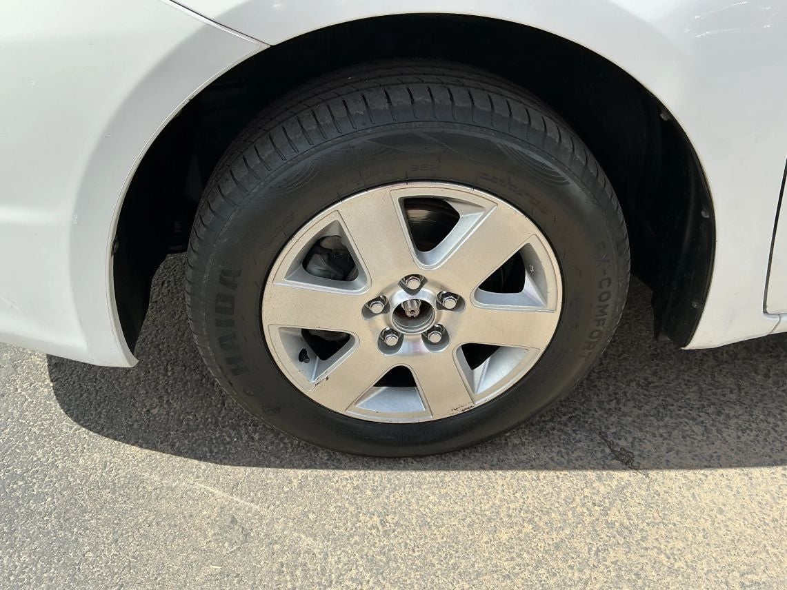2004 Toyota Sienna LE Minivan 4D