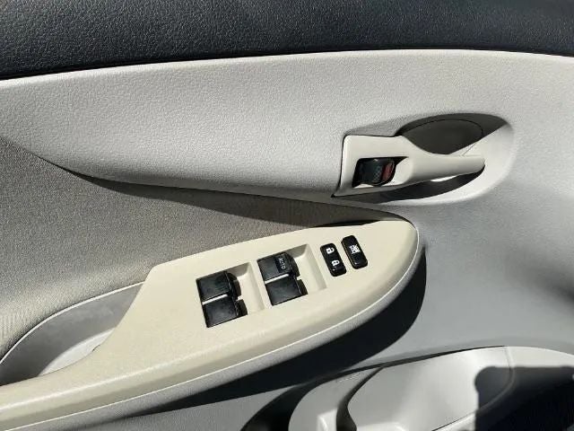 2013 Toyota Corolla L Sedan 4D